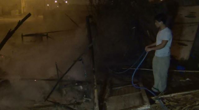 Anciano quedó en la calle tras incendio en AA.HH. Víctor Raúl