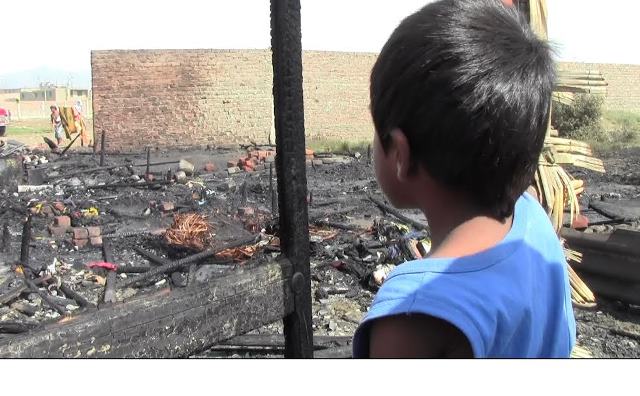 Otra vez corto circuito desencadena un voraz incendio en Chimbote