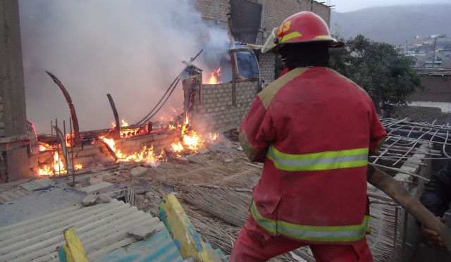 Pollería se incendió en Coishco por descuido de dejar horno encendido 
