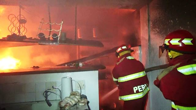 Nuevo Chimbote: Familia salva de morir en incendio en "Casuarinas"
