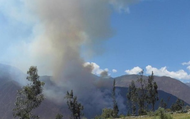  Inescrupulosos incendian pastizales en “Cerro Tonto” en la ciudad de Caraz