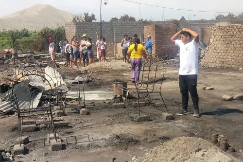 Casma: voraz incendio deja 27 familias en la calle  y a un bombero afectado