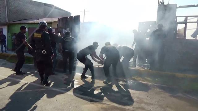 Nuevo Chimbote: oportuna intervención evitó que incendio arrase con viviendas