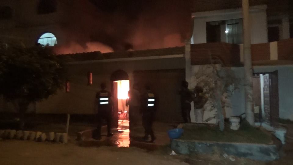 Madre y su hijo casi pierden la vida en incendio registrado en 'Casuarinas' de Nuevo Chimbote