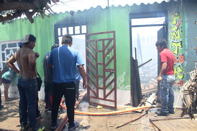 Chimbote: Una tienda de abarrotes y dos  viviendas se incendiaron en “Antenor Orrego”