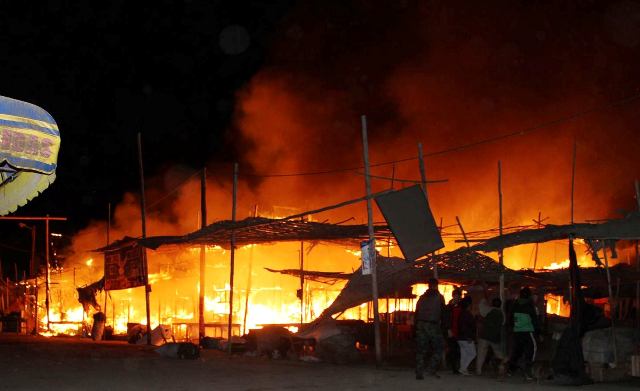 Jefe de Bomberos descarta que incendio en mercado de Chimbote haya sido causa de un cortocircuito 