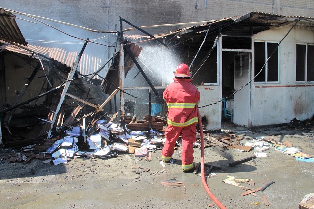 Chimbote: Se queman textos escolares durante un incendio en el almacén de la UGEL Santa