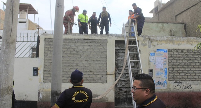 Sujetos de mal vivir prendieron fuego en vivienda abandonada y alertaron a vecinos en Chimbote