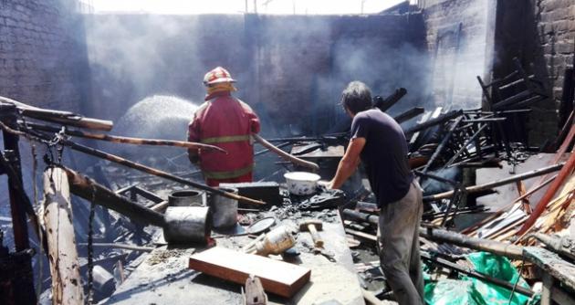 Pobladora se olvidó vela encendida y ocasiona incendio en su vivienda del valle de Santa
