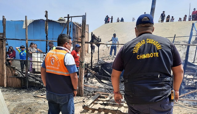 Vivienda se prendió en llamas en asentamiento humano Tres Estrellas en Chimbote