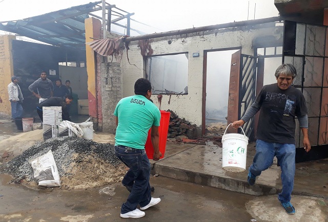 Chimbote: Cortocircuito desencadenó voraz incendio en una vivienda en el pueblo joven San Juan