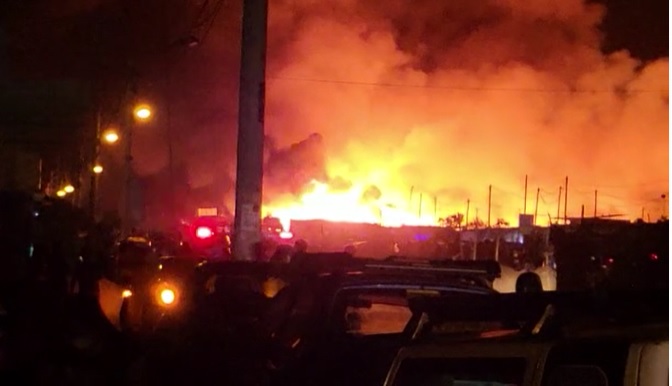 Chimbote: Más de un centenar de ranchos fueron arrasados por el fuego en “Nuevo Edén”