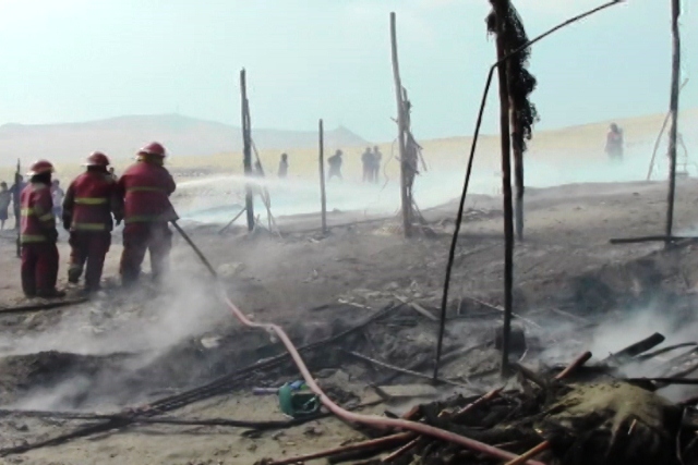 Chimbote: Incendio en invasión deja 17 familias damnificadas