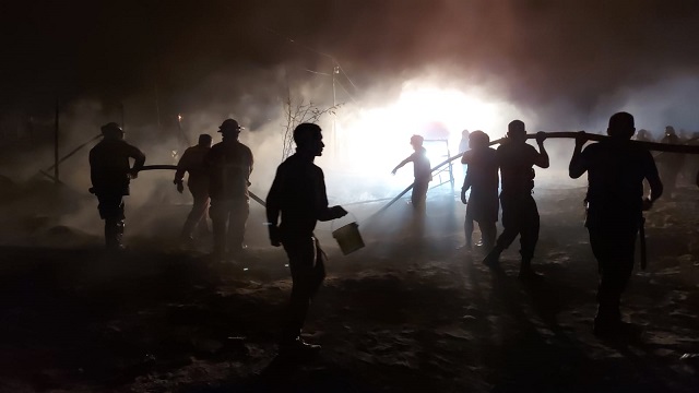 Incendio dejó en escombros 5 ranchos en “Señor de los Milagros” en Nuevo Chimbote