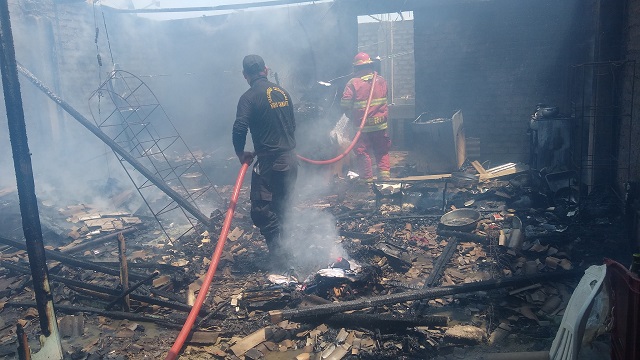 Corto circuito ocasiona incendio en vivienda donde se vende balones de gas en Nuevo Chimbote