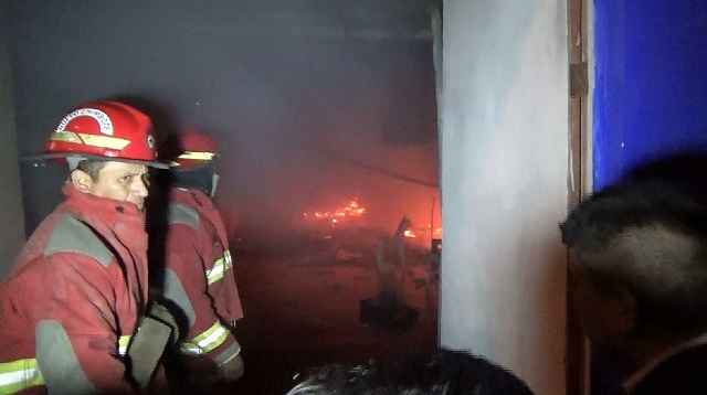 Templo evangélico y dos viviendas se incendian en el distrito de Nuevo Chimbote