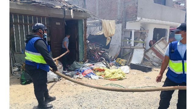  Vivienda utilizada como almacén de reciclaje se incendió en Nuevo Chimbote