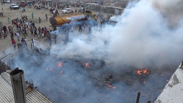 10 familias damnificadas de “El Mirador” de Nuevo Chimbote piden ayude tras dantesco incendio