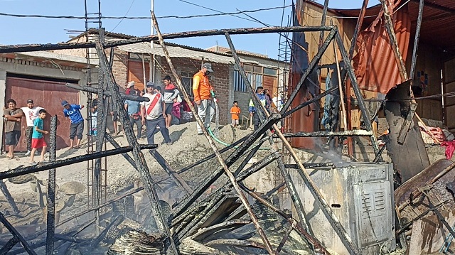 Hermanitas de tres y siete años salvan de morir en incendio en Nuevo Chimbote