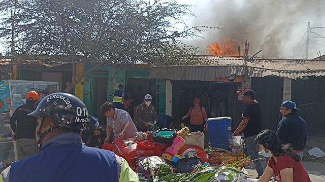 Fuego destruyó tres puestos de la ampliación del mercado Buenos Aires en Nuevo Chimbote