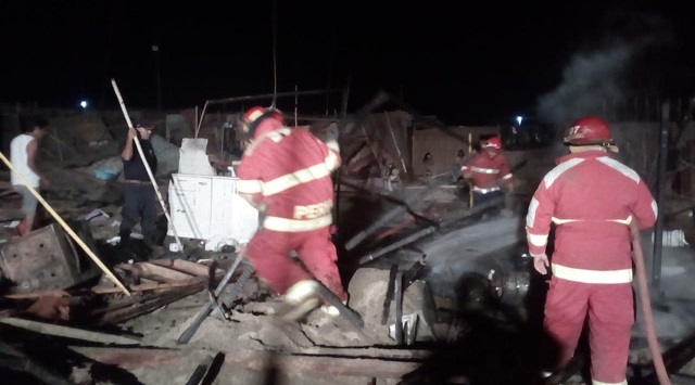 Incendio deja en escombros 3 ranchos en asentamiento humano Señor de los Milagros de Nuevo Chimbote
