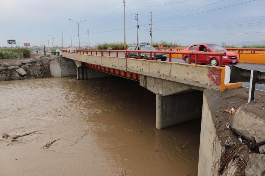 Nuevo Chimbote: lluvias intensas colapsan precarias viviendas e incrementan caudal de río Lacramarca 