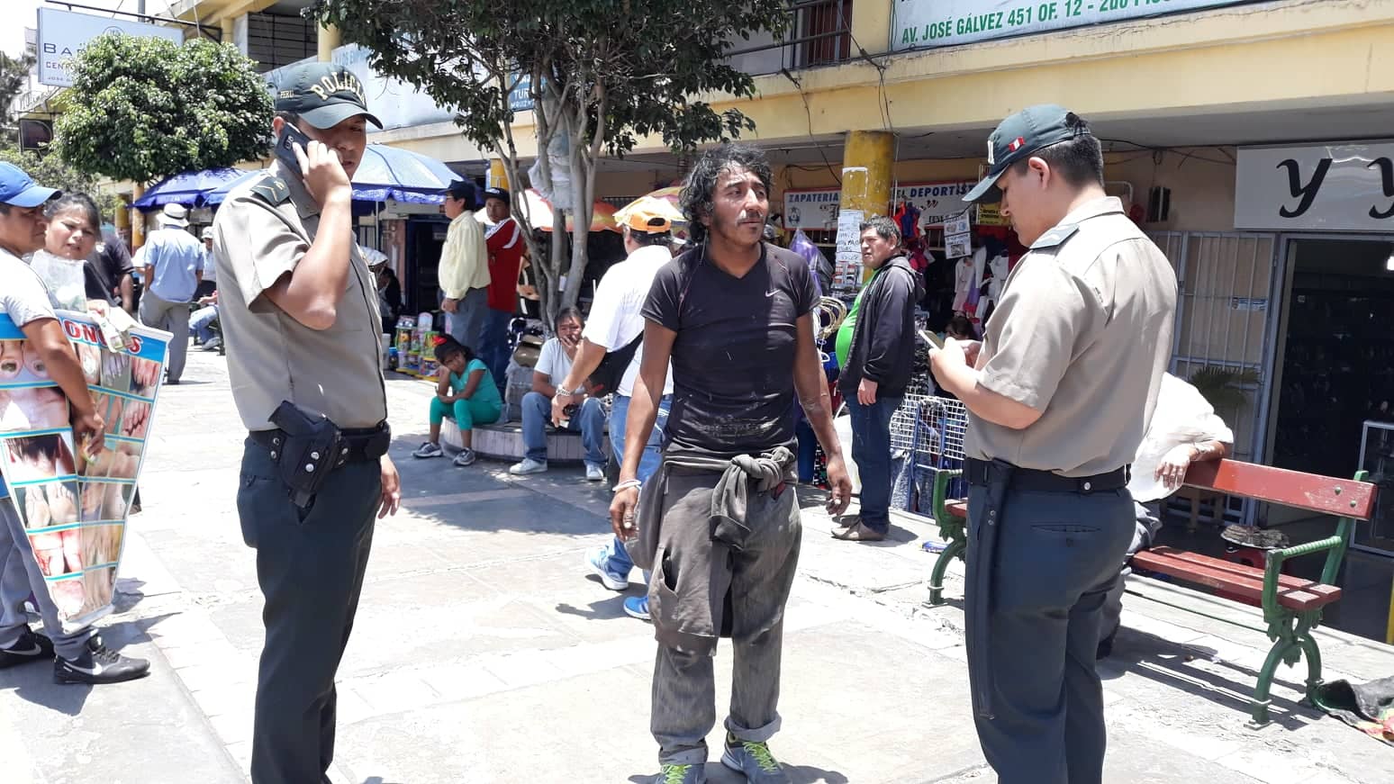 Chimbote: detienen a sujeto que atemorizaba con pico de botella a transeúntes del mercado Modelo