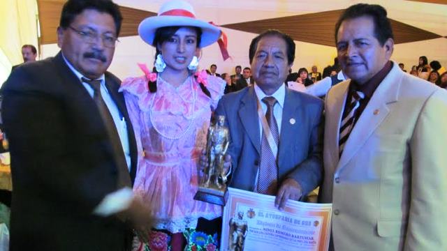 Chimbotanos reciben premio " El Atusparia de Oro" en la ciudad de Huaraz