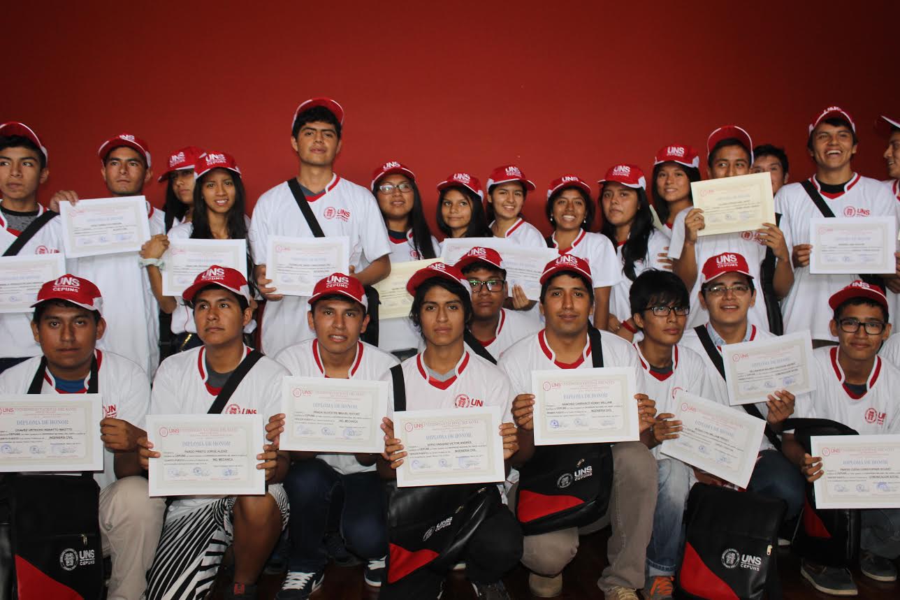 Reconocen a grupo de jóvenes que logró ingreso directo a la UNS