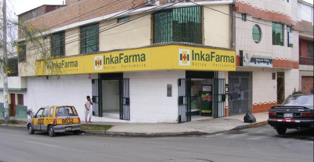 Delincuentes asaltan botica “Inkafarma” ubicada frente a Essalud