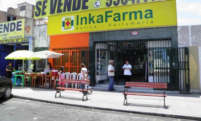 Delincuentes toman por asalto local de Inka Farma en centro de Chimbote