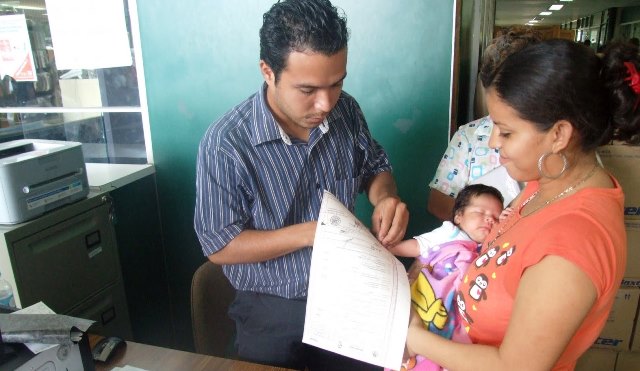   Un 20% de recién nacidos no es inscrito oportunamente en Reniec