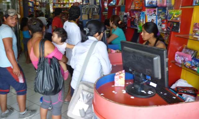 Prohíben venta de útiles escolares tóxicos en librerías locales