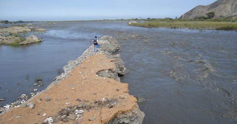 Alarma en Santa: Incremento de caudal del río arrasa sembríos y carreteras