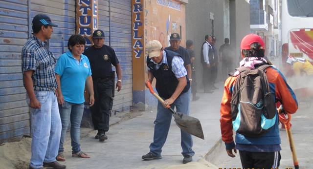  Incautan material de construcción que estaba en plena vía pública
