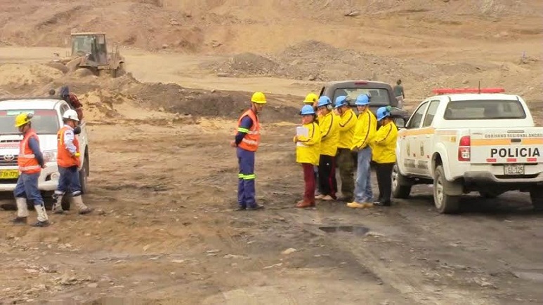   Inspeccionan grado de contaminación en exteriores de Siderperú