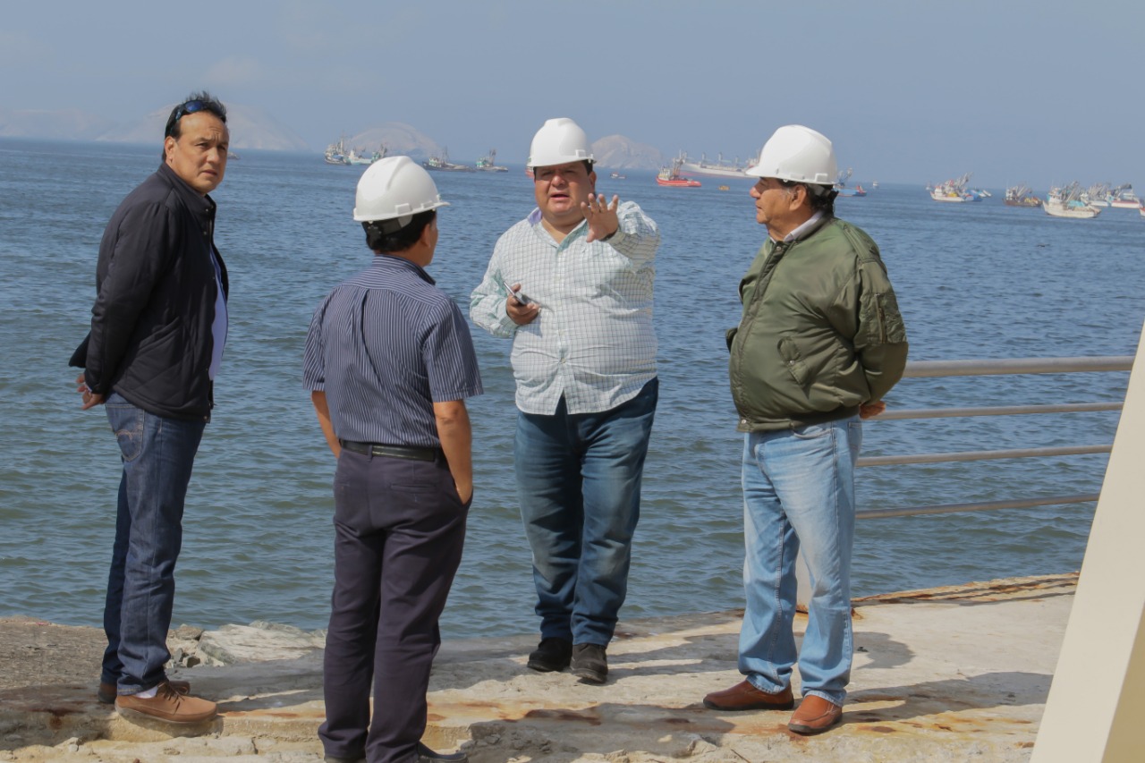 Alcalde Briceño inspeccionó avances de obras de la plaza Grau y malecón de Chimbote