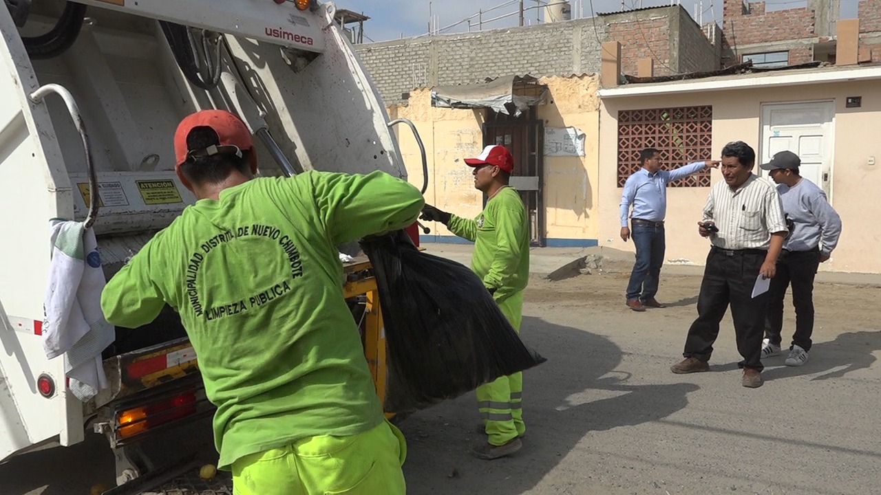 Minam certifica uso adecuado de carros compactadores en Nuevo Chimbote