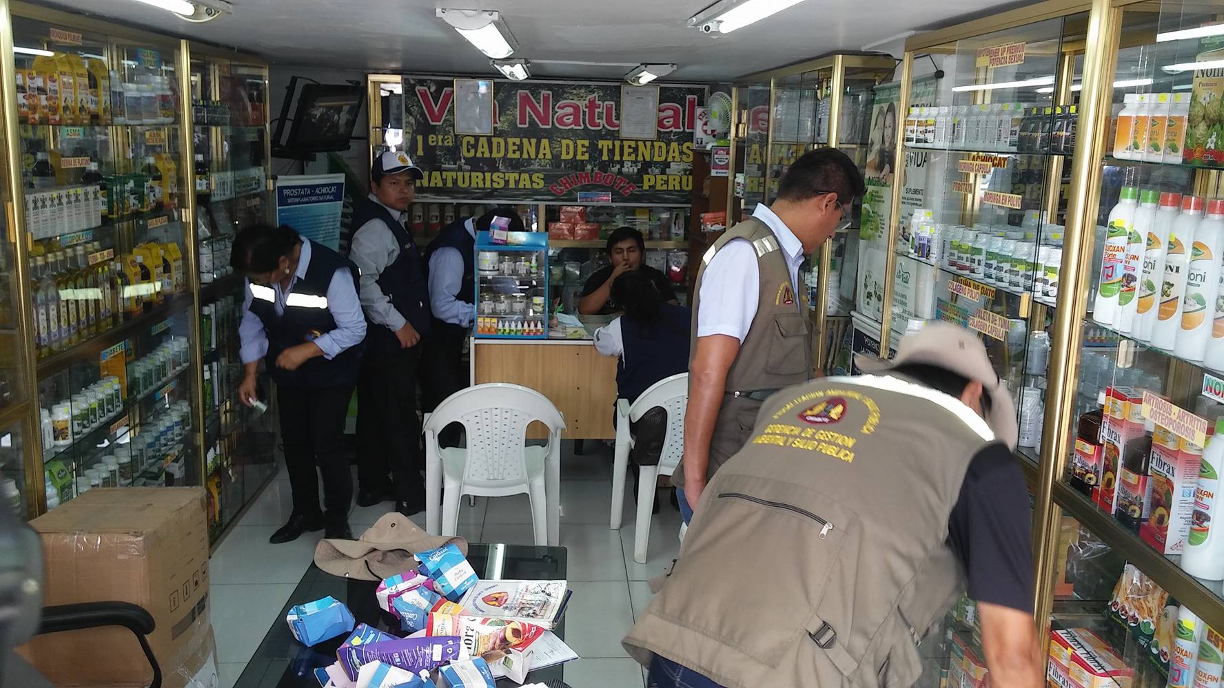 Inspeccionan tres negocios de medicina natural del centro de Chimbote