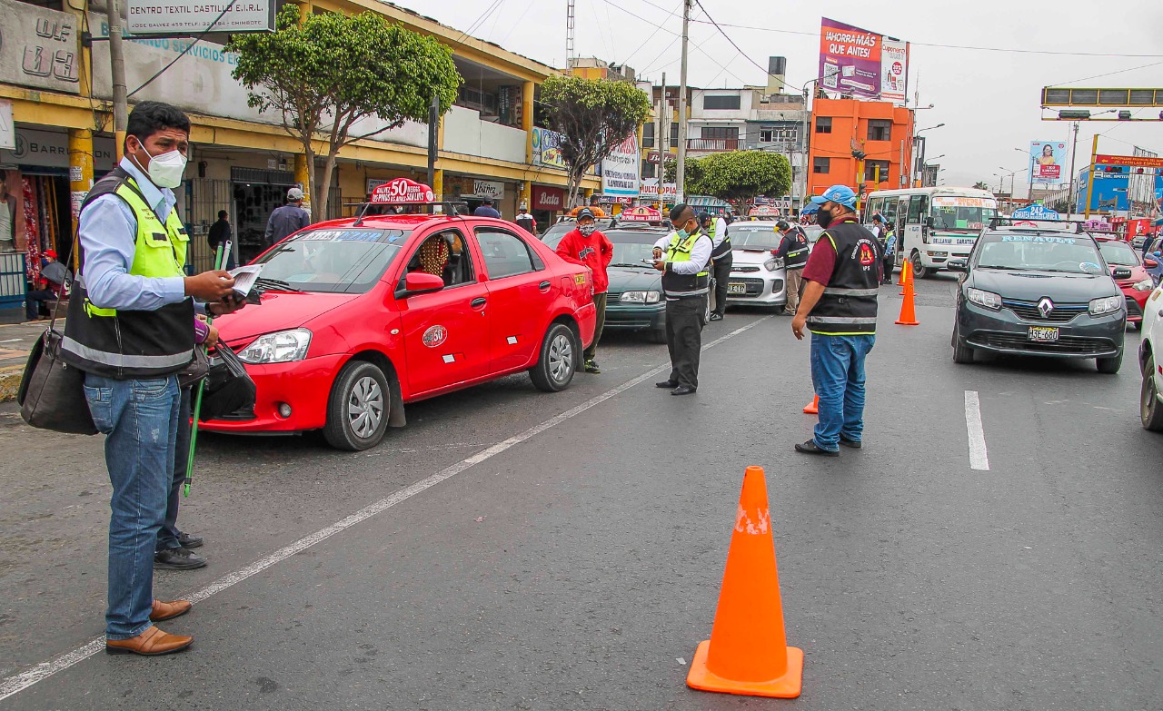 Inspectores sancionan a 24 choferes por incumplir protocolos de bioseguridad para covid-19