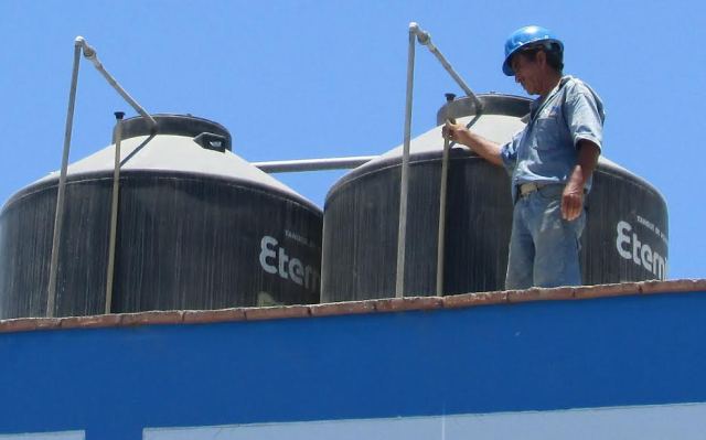 Inspeccionan colegios de la provincia del Santa para verificar si hay desperdicio de agua potable                                                