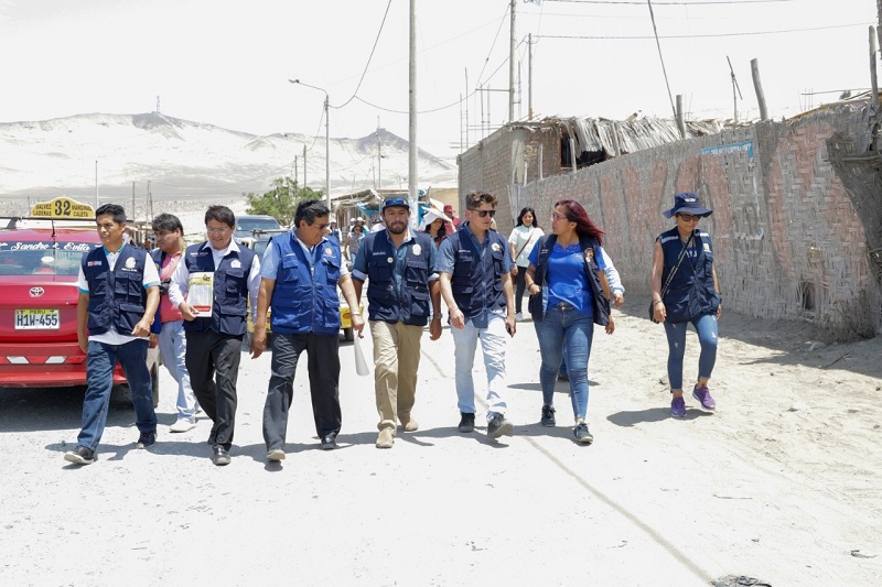 Inspeccionan viviendas en “Villa Los Jardines” para prevenir el zancudo transmisor del dengue en Chimbote