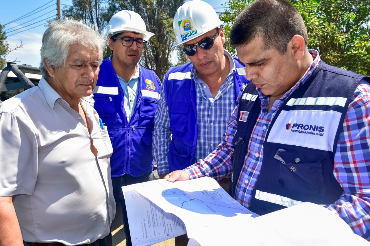 Subregión Pacífico y Pronis inspeccionan terreno para nuevo Hospital La Caleta