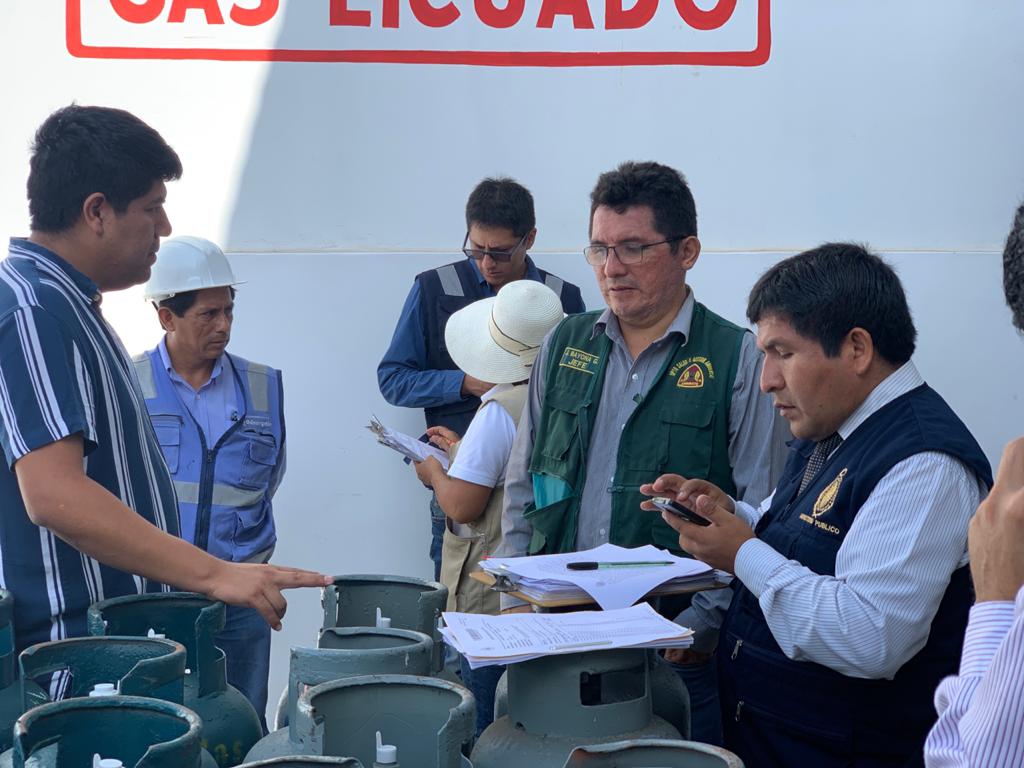 Osinergmin y municipio inspeccionan locales de venta de balones de gas en Chimbote
