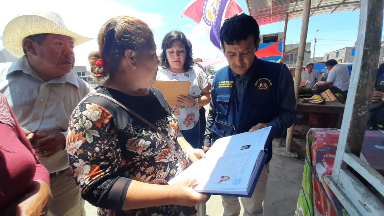 Chimbote: agentes municipales empadronaron a comerciantes informales del mercado Camino Real