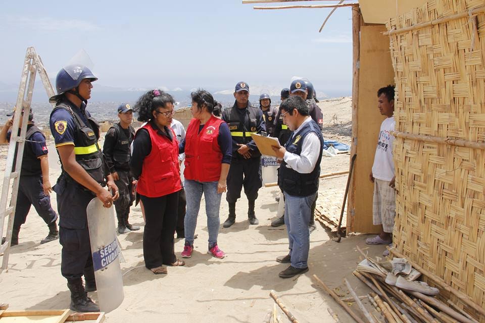 Municipalidad y Fiscalía custodian retorno de invasores en pueblo joven San Pedro