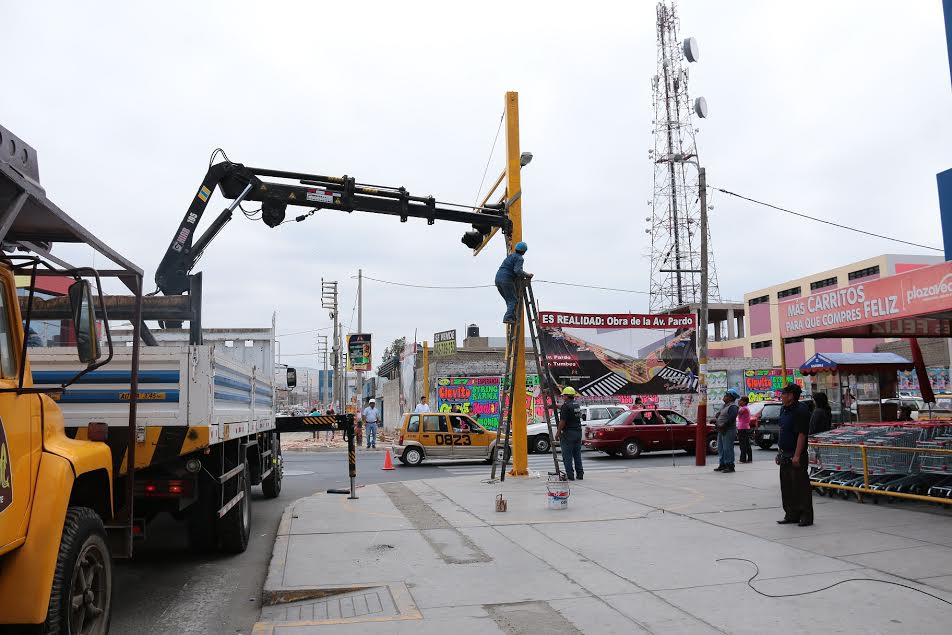 Chimbote: Municipio instala semáfoto en céntrica avenida