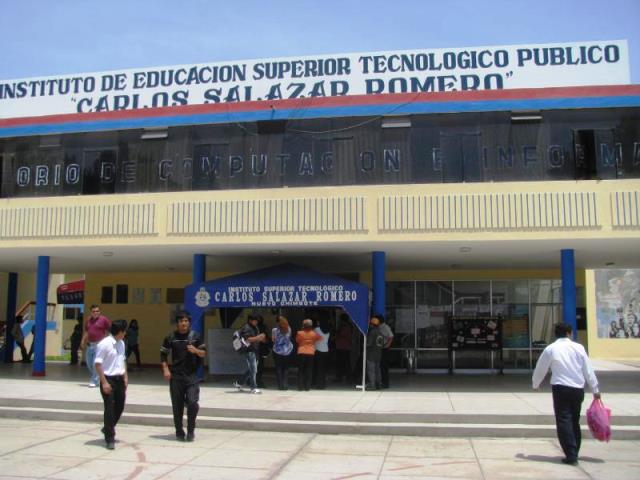 Congresista Mora: Ley de institutos no apunta a cerrar centros de estudio sino a revalorarlos