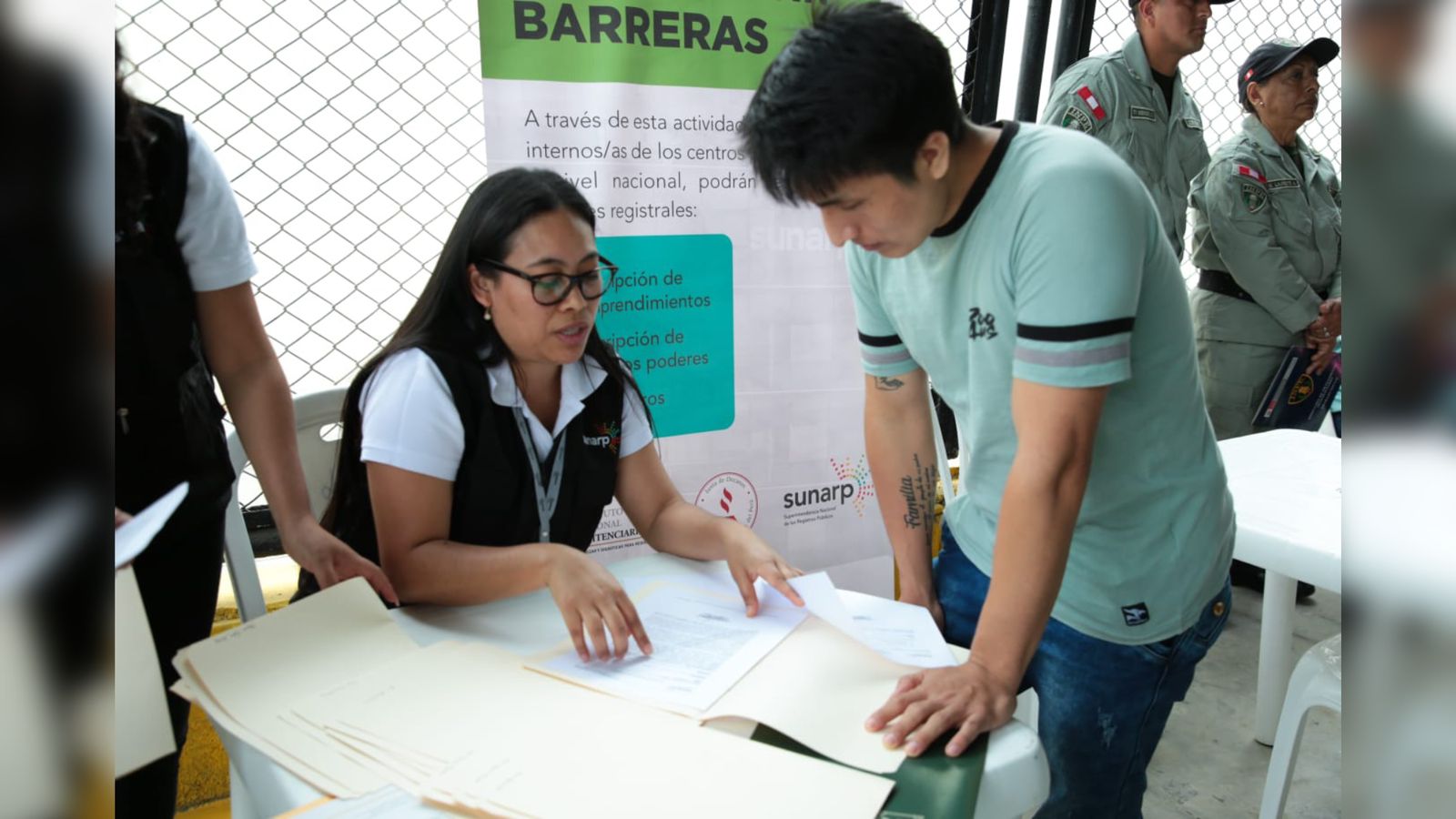 Internos del penal de Chimbote se benefician con iniciativa “Trámites sin Barreras”