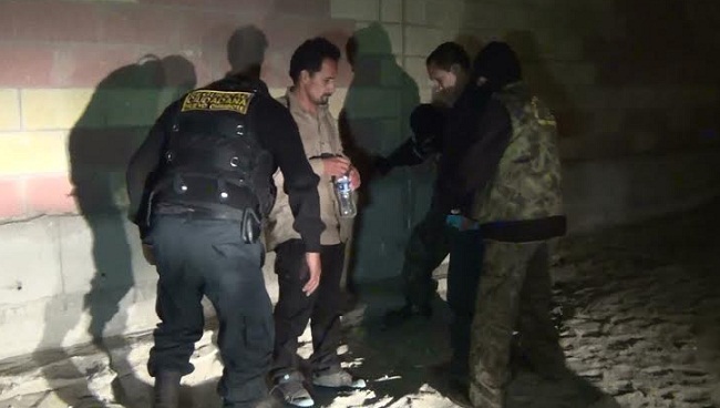 Serenos, policías y ronderos intervienen a parroquianos libando licor en la vía pública